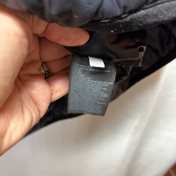 Uniqlo Women's Glossy Black Quilted Vest - Picture 4 of 6